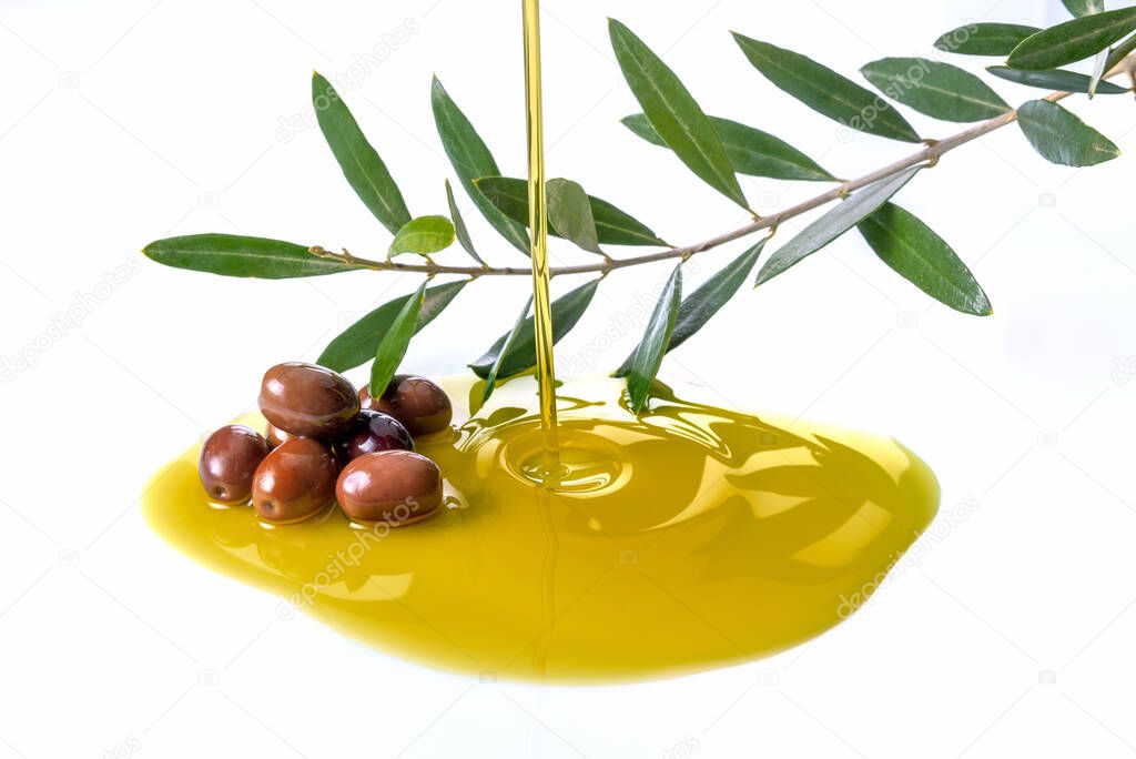 Bottiglia di olio extravergine di oliva Leccino Olio Chiera
